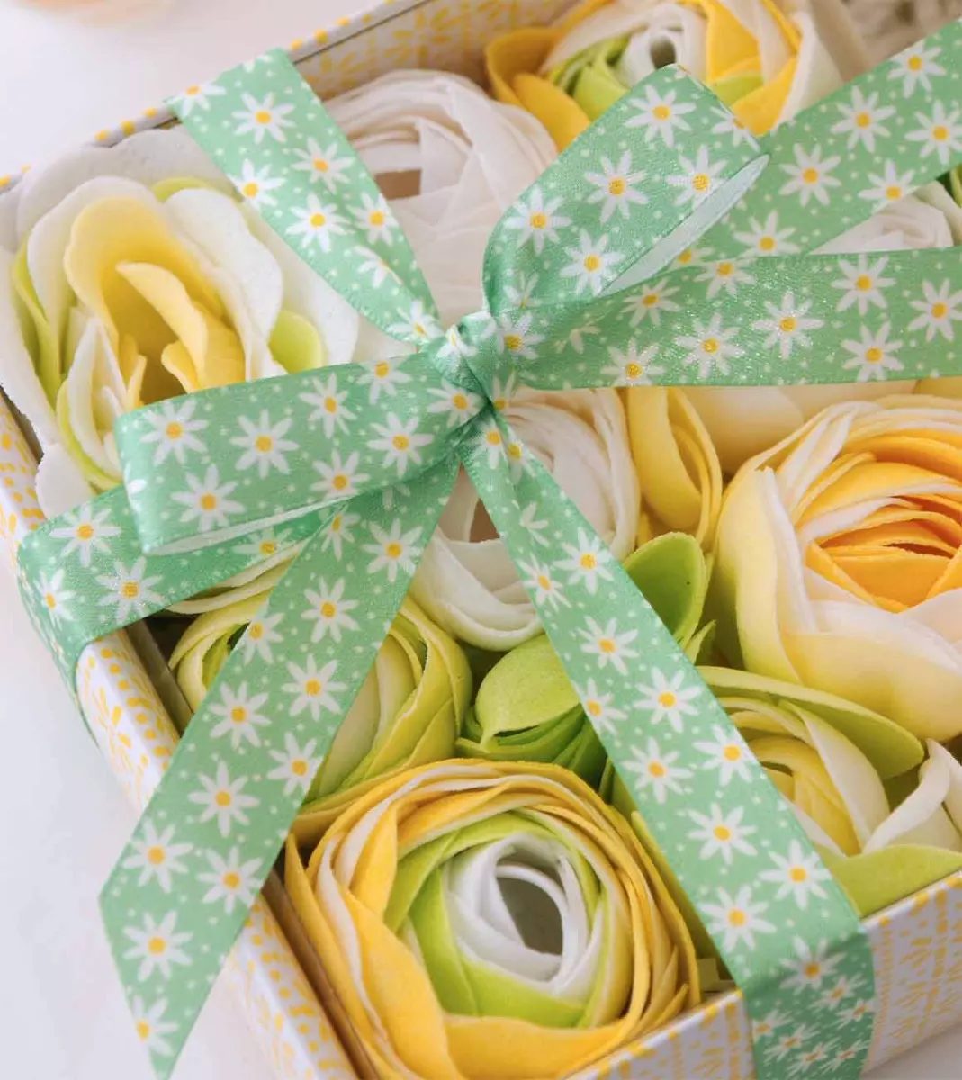 Green Daisy Chain Ribbon